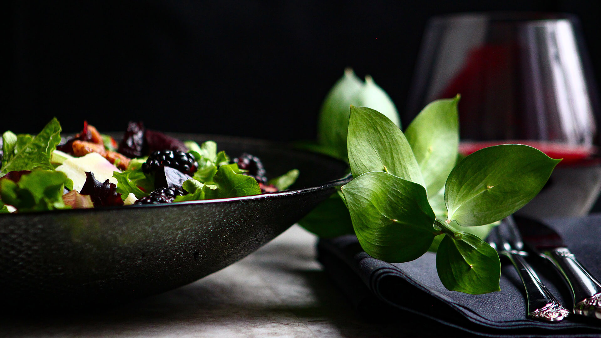 Insalata con frutti di bosco, un'alternativa vegetariana