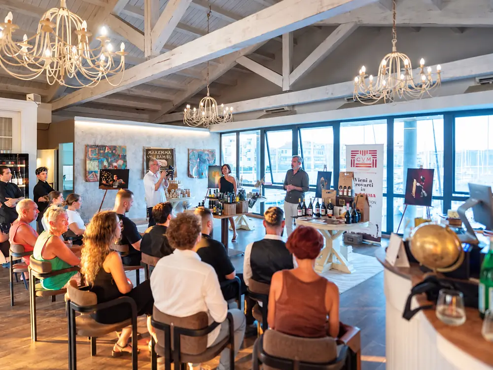 Un incontro con il pubblico nella sala di Brasa